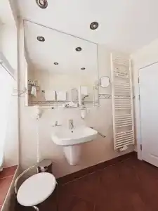 Alexa - 44