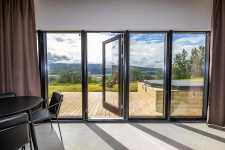 North Mountain View Suites - 26
