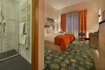 Ramada Airport Prague - 3