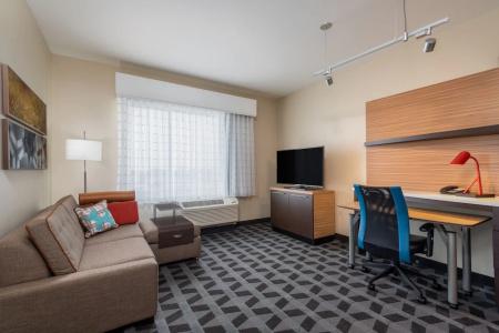 TownePlace Suites by Marriott Indianapolis Airport - 3