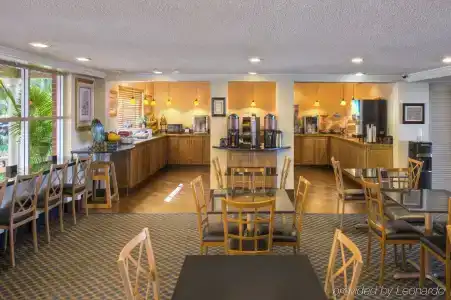 Best Western Palm Beach Lakes - 36