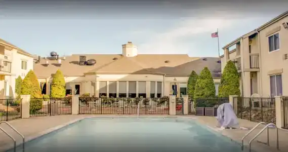 Club Nashville Inn & Suites - 10