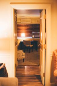 The Remington Suite and Spa - 9