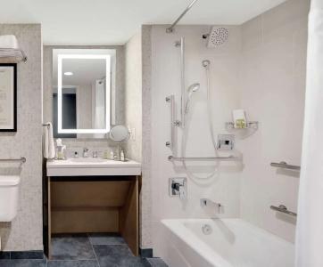 DoubleTree by Hilton - 43