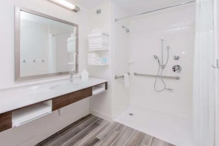 Hampton Inn & Suites Beach-Beachfront - 119