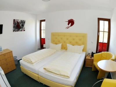Rotes Einhorn **** - 32