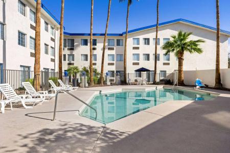 Days by Wyndham Near Phoenix - 11