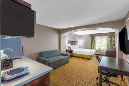 La Quinta by Wyndham Airport - 55