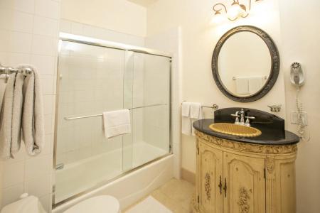 Washington Square Inn - 123
