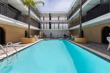 Super 8 by Wyndham New Orleans - 15