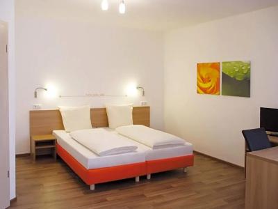 Orange und - 70