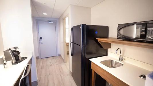 Holiday Inn Express & Suites Beach Beachfront by IHG - 60