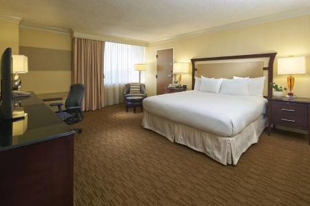 Hilton North Hills - 32