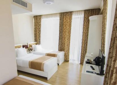 Lisi Hills - 102