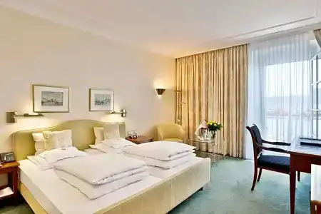 Bayerischer Hof - 44