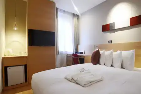 Red Roof Inn & Suites Osaka Namba Nipponbashi - 9