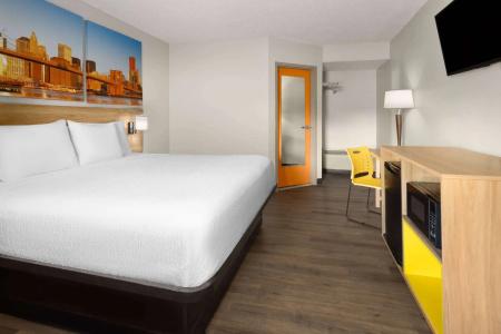 Days Inn & Suites by Wyndham - 6