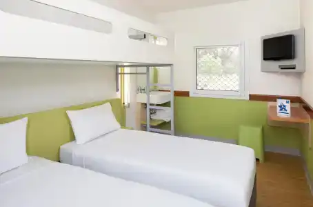 ibis Budget - - 28
