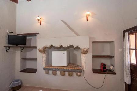 Goulas Traditional Guesthouse - 11