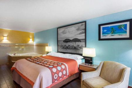 Super 8 by Wyndham Sarasota Area - 28