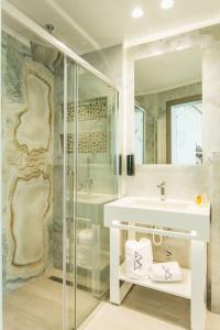 Blue Carpet Luxury Suites - 142