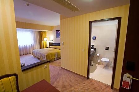 Ramada & Suites by Wyndham Bucharest North - 42