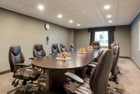 Best Western Plus Village Park Inn - 23