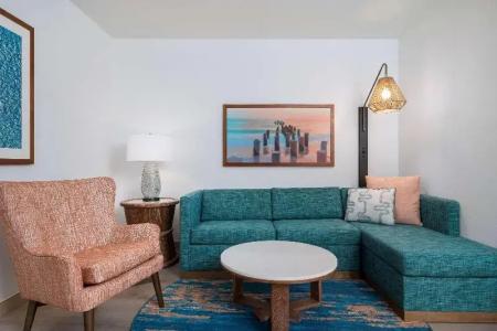 DoubleTree Suites by Hilton - 44