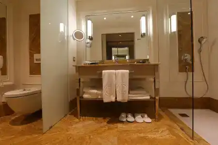 Charisma De Luxe - 7
