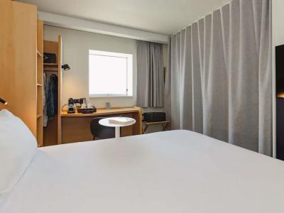 ibis Rennes Centre Gare Sud - 54