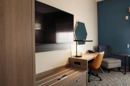 Holiday Inn Express & Suites West - 24