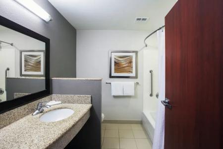 Courtyard by Marriott Woodland Hills - 39