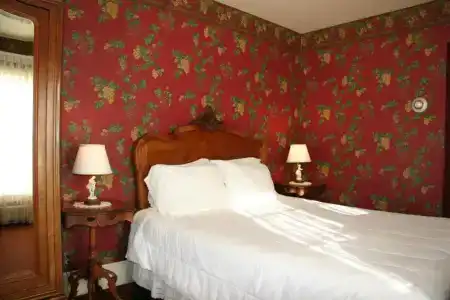 Martine Inn - 84