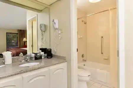 Quality Inn at the Mall - - 8