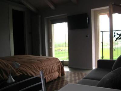 Red Wine Camere - 31