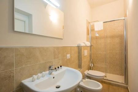 Regis Condo - 121