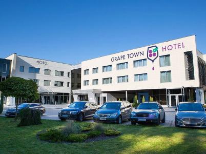 Grape Town -, Spa, Sport, Bowling, Squash, Restaurant - 0