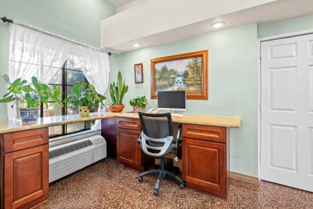 Howard Johnson by Wyndham - 3