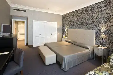 Carlton - 5