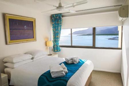 Cairns Aquarius - 115