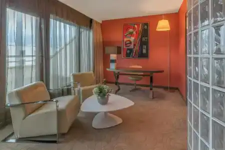 Hilton Geneva and Conference Centre - 52