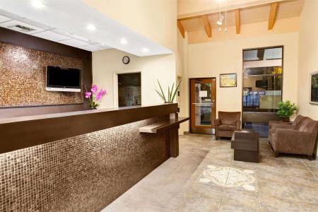Super 8 by Wyndham Kissimmee/Maingate/Orlando Area - 1