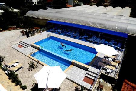 Rose Pension - 63