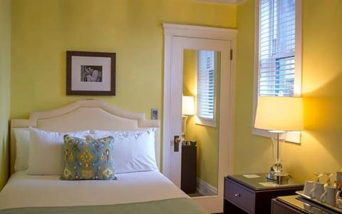 DeLuxe, a Provenance Hotel - 36