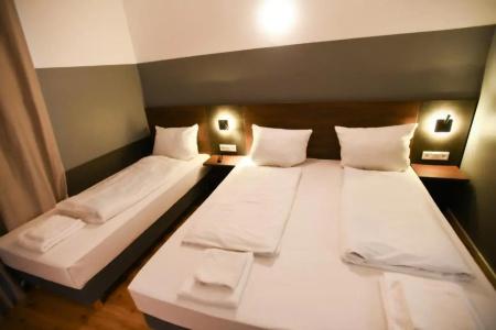 Apadana Frankfurt - 26