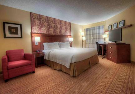 Courtyard by Marriott - 4