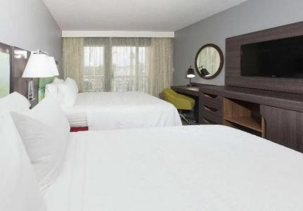 Hampton Inn - 84