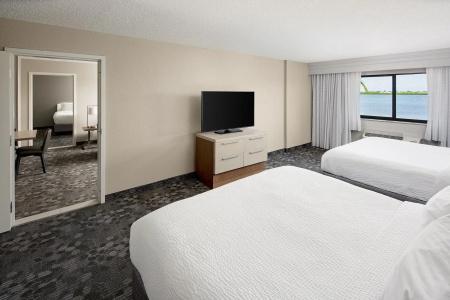 Courtyard by Marriott Waterfront - 6