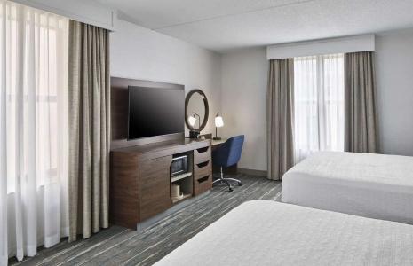 Hampton Inn and Suites Downtown - 82