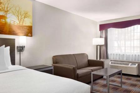 Days Inn by Wyndham San Antonio Near Fiesta Park - 22